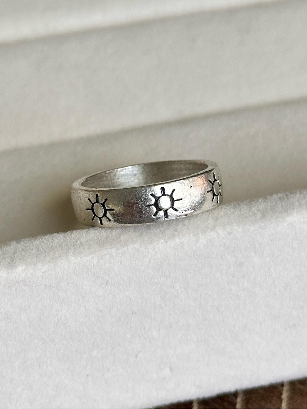 Silver Sun Pattern Band Ring